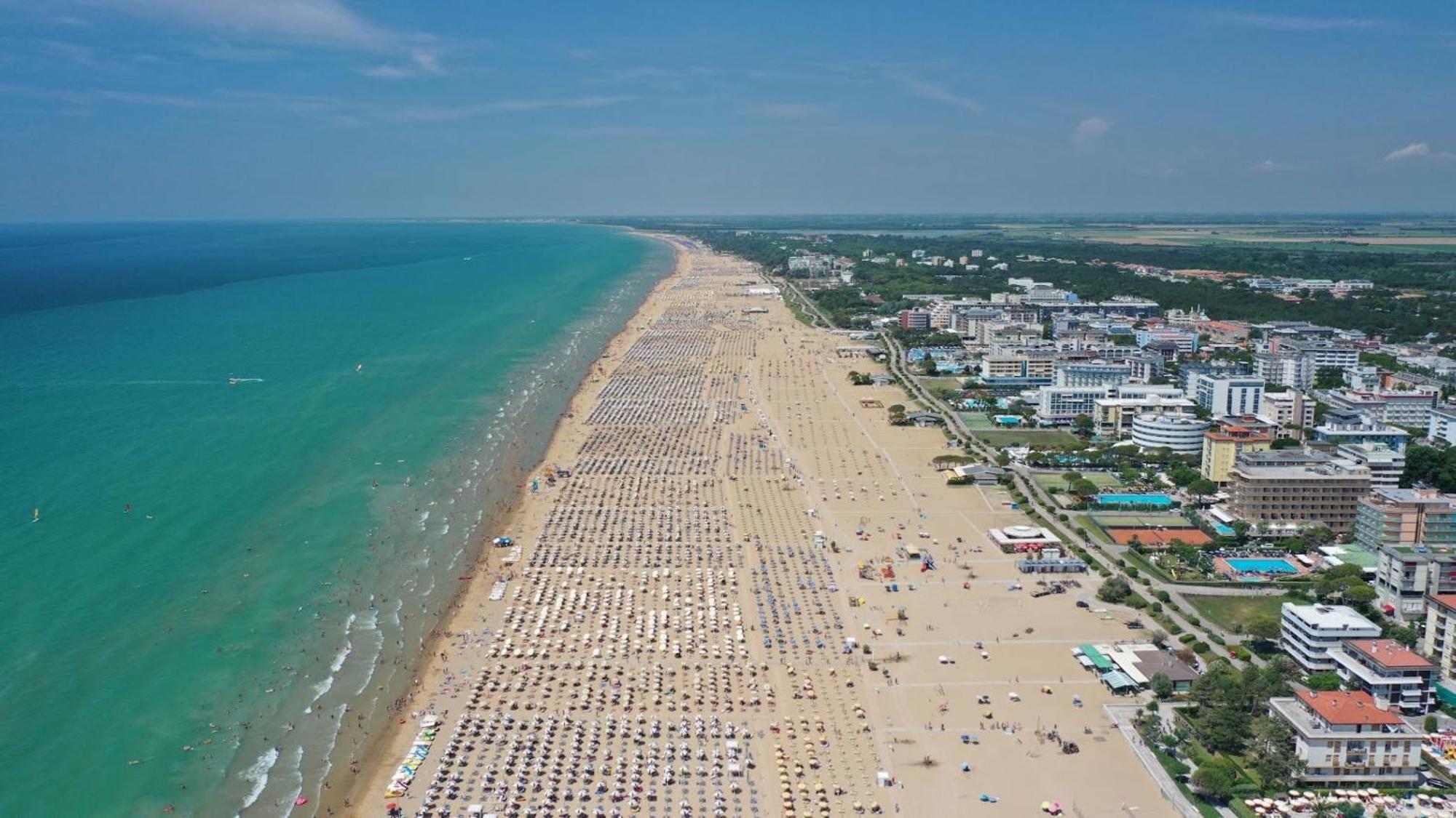 Sea-Front Peaceful Apartment With Terrace In Bibione Eksteriør billede